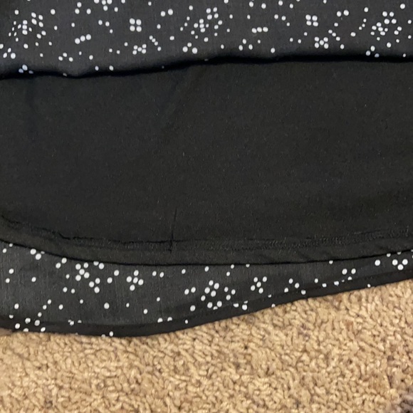 Black and white print blouse like new! - Picture 4 of 4